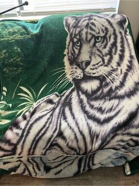 Vintage Source Unknown Green and White Tiger Print Plush Throw Blanket see pics